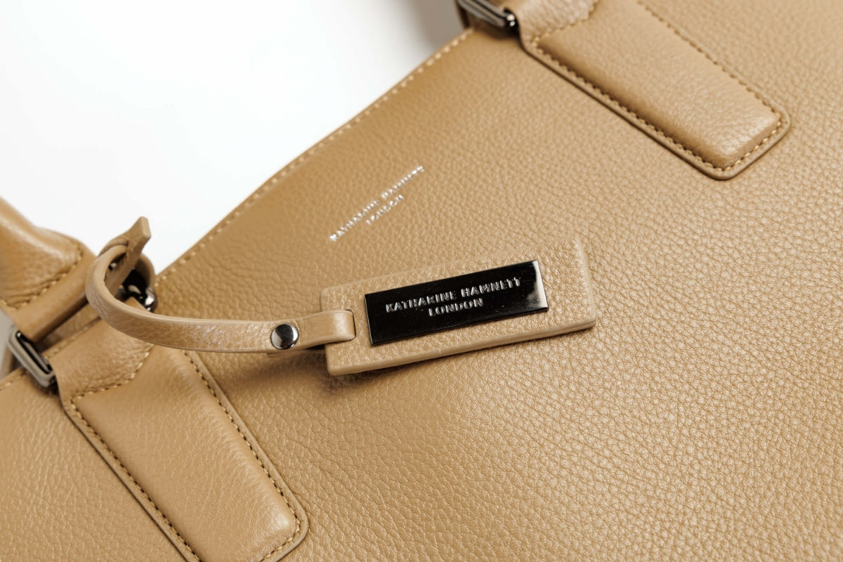 KATHARINE HAMNETT LONDON<br>牛本革トートM