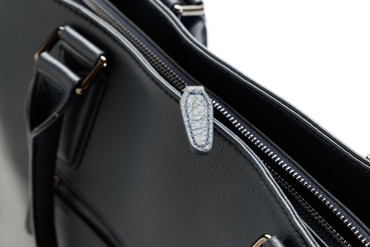 KATHARINE HAMNETT LONDON<br>牛本革トートL