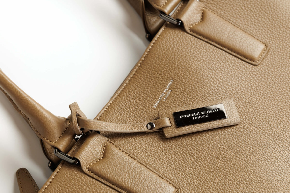 KATHARINE HAMNETT LONDON<br>牛本革トートL