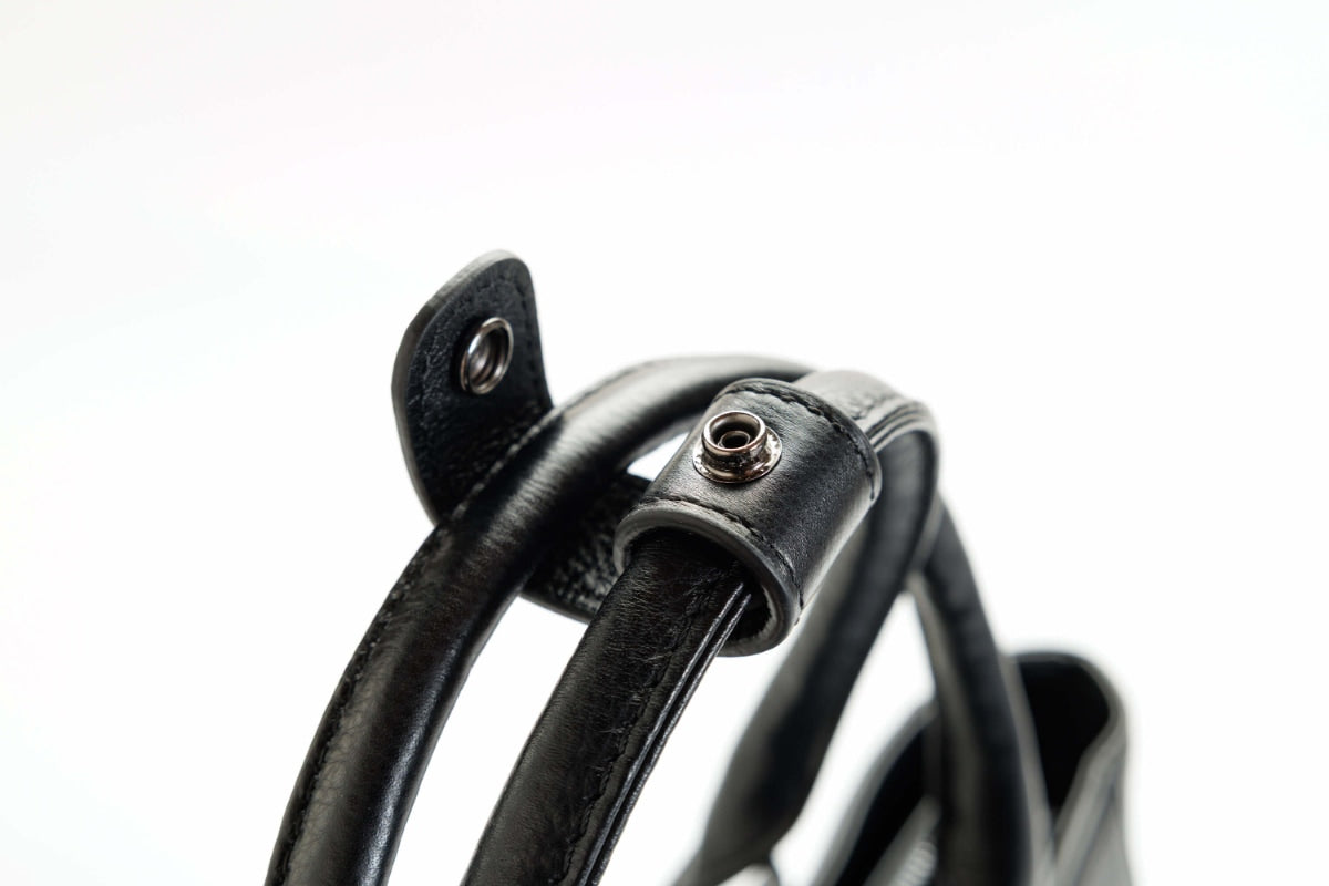 KATHARINE HAMNETT LONDON<br>牛本革トートL