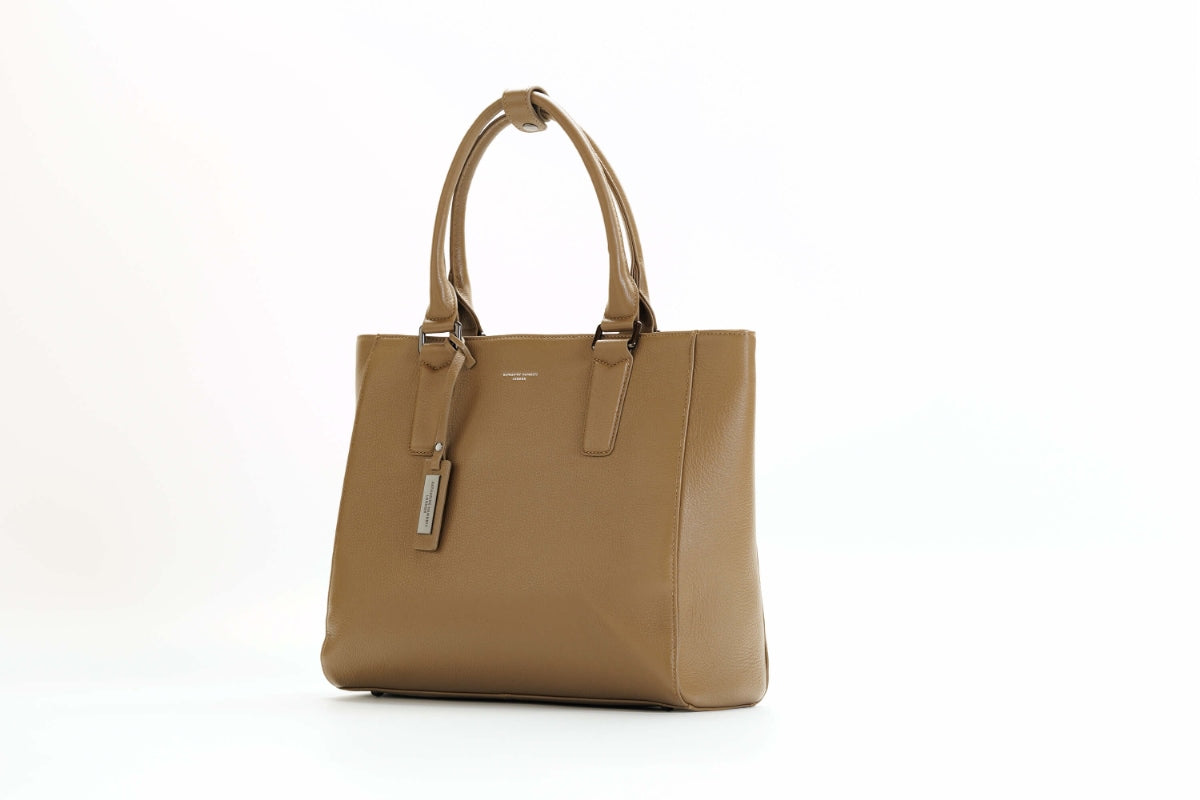 KATHARINE HAMNETT LONDON<br>牛本革トートM