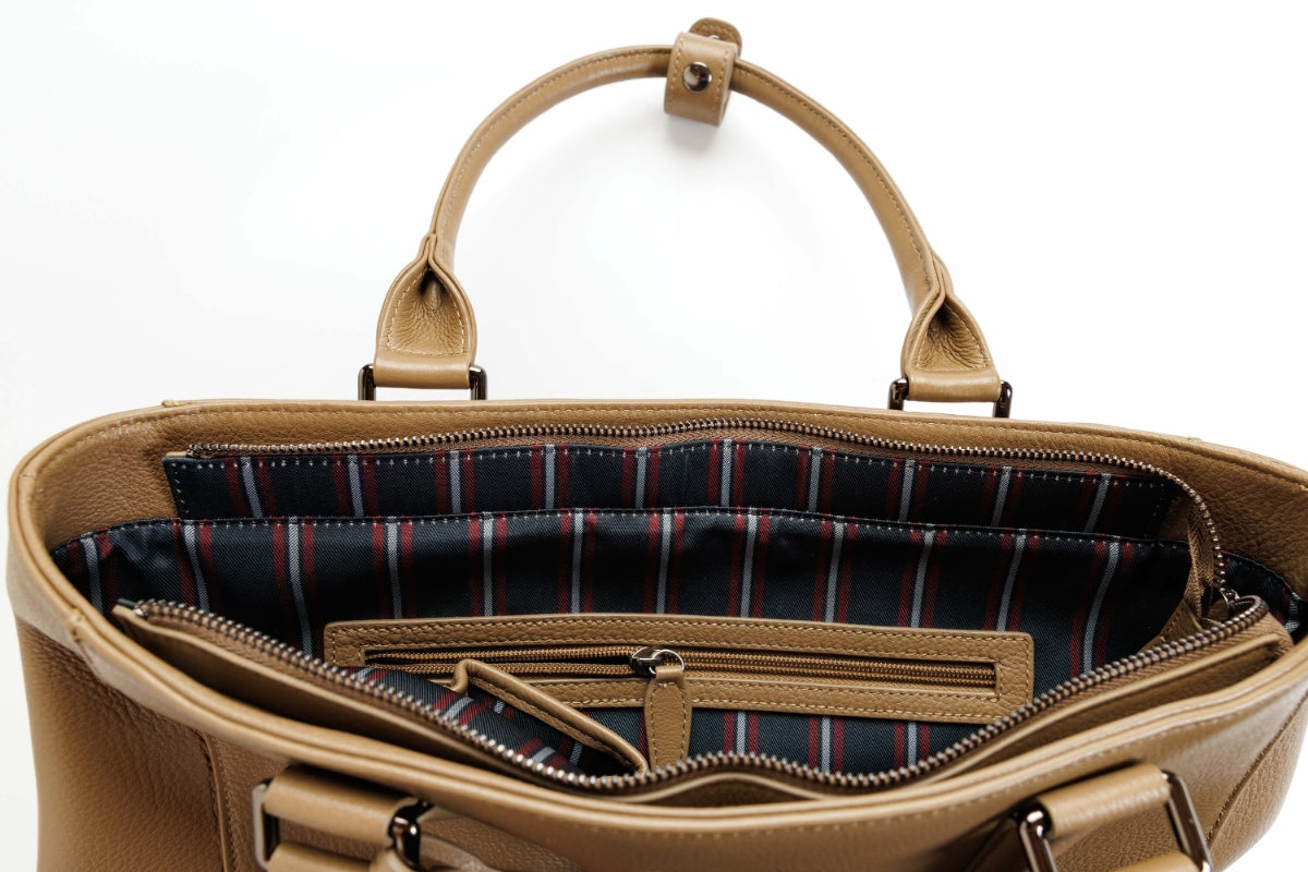 KATHARINE HAMNETT LONDON<br>牛本革トートM