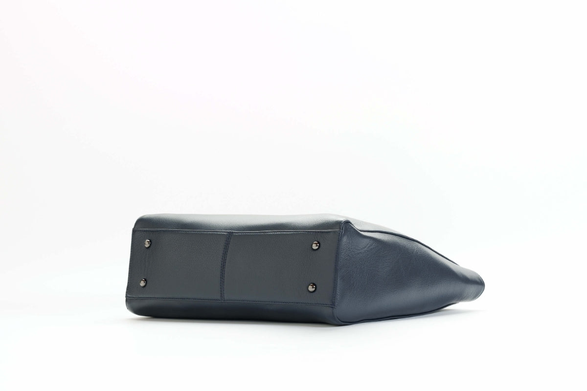 KATHARINE HAMNETT LONDON<br>牛本革トートL