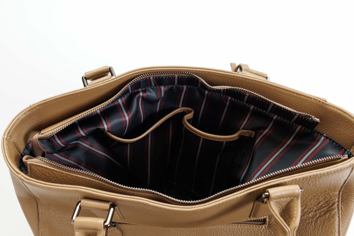 KATHARINE HAMNETT LONDON<br>牛本革トートL